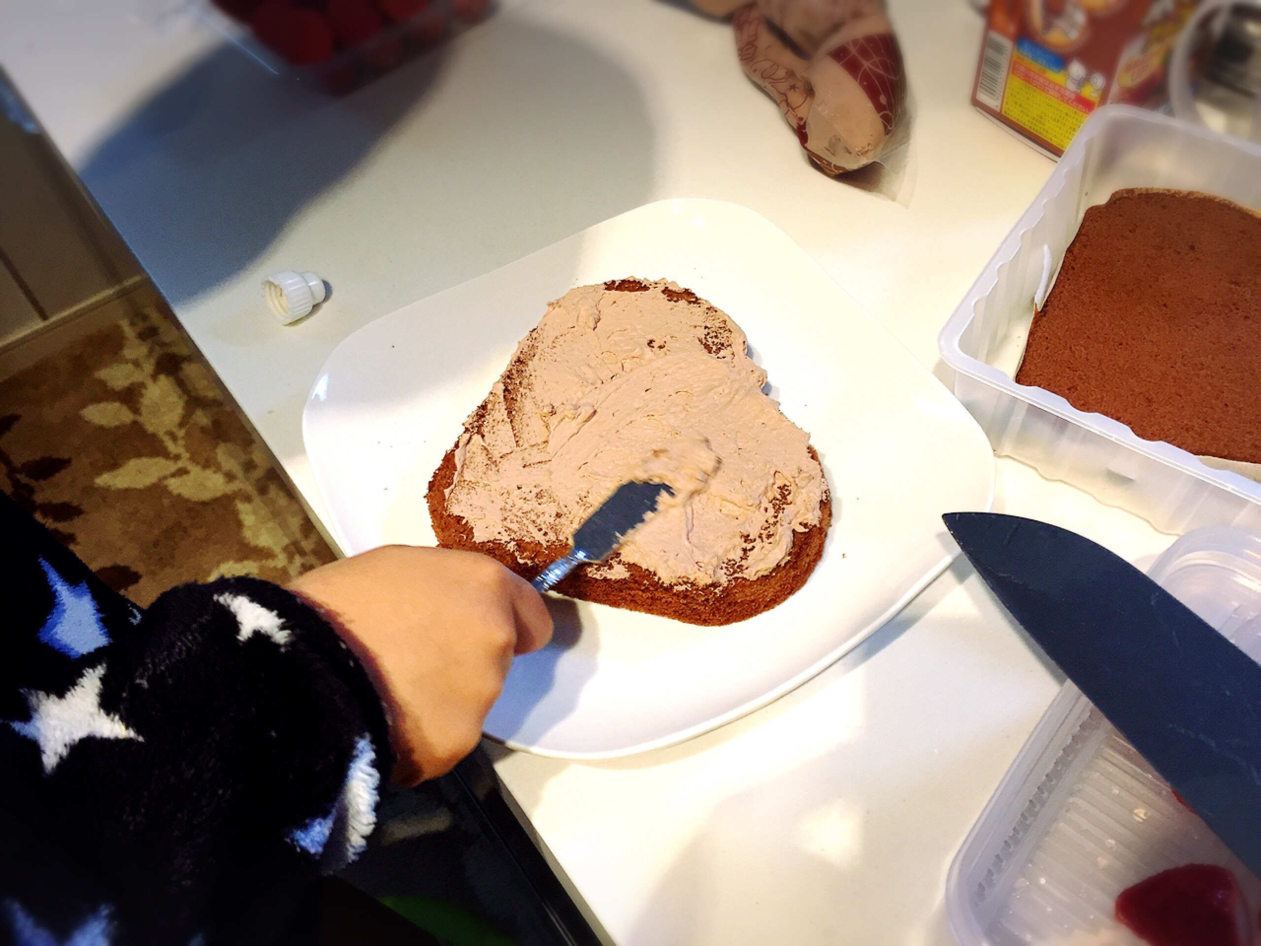 5歳の息子も 市販のキットで簡単手作りバレンタインケーキ